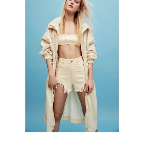 ZARA NWT Pastel Yellow Distressed High Rise 100% Cotton Denim Shorts - Picture 9 of 9